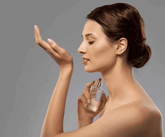 Perfumes e Química da Pele: Por Que a Mesma Fragrância Muda em Cada Pessoa?