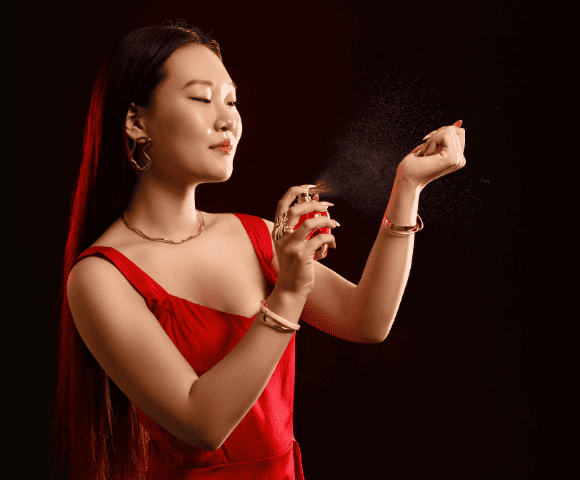 Pirâmide Olfativa: Saiba Quanto Tempo Dura Cada Nota do Perfume em sua Pele